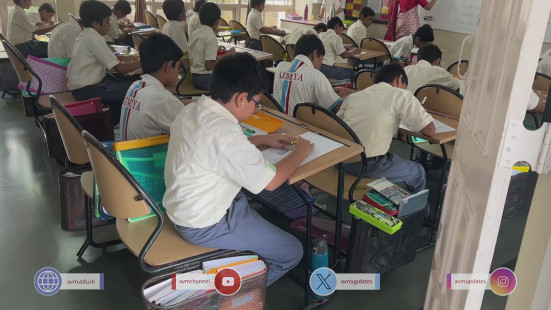 32 - Std 1 to 6 Enjoying Art Workshop on 78th Independence Day