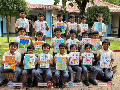 300---Std-1-to-6-Enjoying-Art-Workshop-on-78th-Independence-Day-
