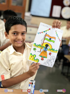 296---Std-1-to-6-Enjoying-Art-Workshop-on-78th-Independence-Day-
