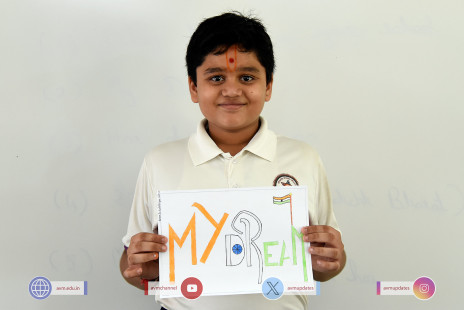283---Std-1-to-6-Enjoying-Art-Workshop-on-78th-Independence-Day-
