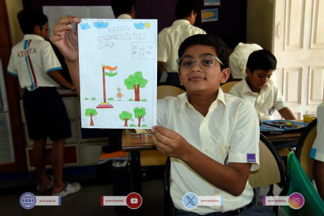 261---Std-1-to-6-Enjoying-Art-Workshop-on-78th-Independence-Day-