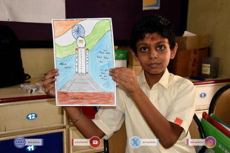257---Std-1-to-6-Enjoying-Art-Workshop-on-78th-Independence-Day-