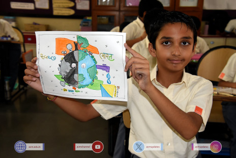 255---Std-1-to-6-Enjoying-Art-Workshop-on-78th-Independence-Day-