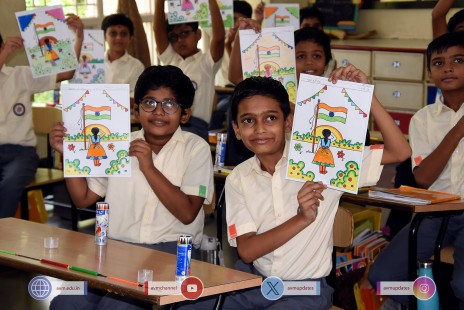 252---Std-1-to-6-Enjoying-Art-Workshop-on-78th-Independence-Day-