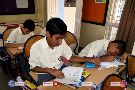238---Std-1-to-6-Enjoying-Art-Workshop-on-78th-Independence-Day-