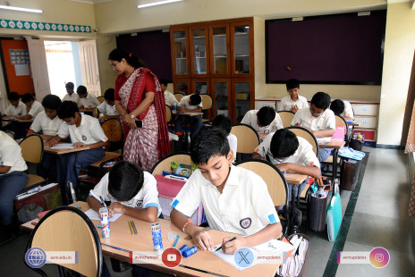 234---Std-1-to-6-Enjoying-Art-Workshop-on-78th-Independence-Day-