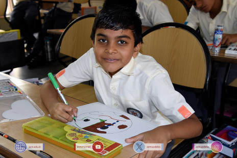 225---Std-1-to-6-Enjoying-Art-Workshop-on-78th-Independence-Day-
