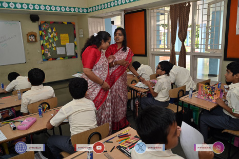 184---Std-1-to-6-Enjoying-Art-Workshop-on-78th-Independence-Day-