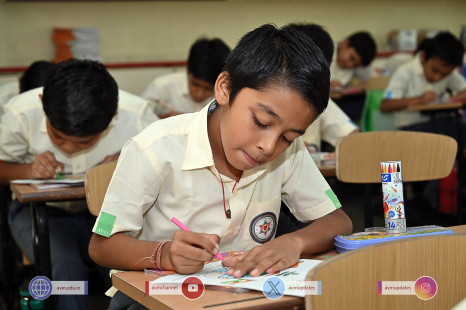 173---Std-1-to-6-Enjoying-Art-Workshop-on-78th-Independence-Day-