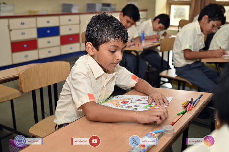 156---Std-1-to-6-Enjoying-Art-Workshop-on-78th-Independence-Day-