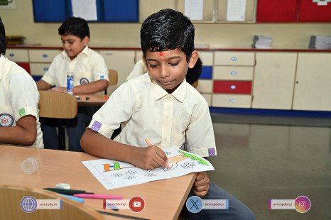 153---Std-1-to-6-Enjoying-Art-Workshop-on-78th-Independence-Day-