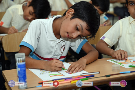142---Std-1-to-6-Enjoying-Art-Workshop-on-78th-Independence-Day-