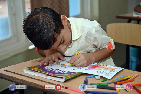 129---Std-1-to-6-Enjoying-Art-Workshop-on-78th-Independence-Day-