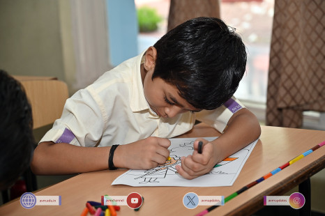 122---Std-1-to-6-Enjoying-Art-Workshop-on-78th-Independence-Day-
