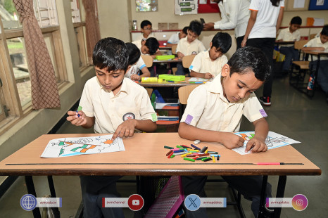 120---Std-1-to-6-Enjoying-Art-Workshop-on-78th-Independence-Day-