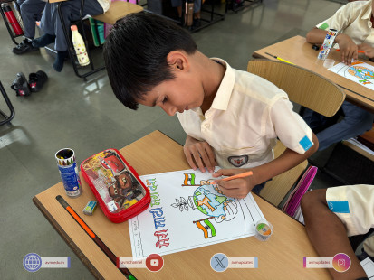 84---Std-1-to-6-Enjoying-Art-Workshop-on-78th-Independence-Day-