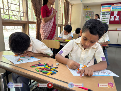 68---Std-1-to-6-Enjoying-Art-Workshop-on-78th-Independence-Day-
