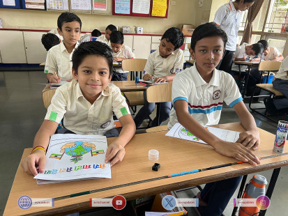 44---Std-1-to-6-Enjoying-Art-Workshop-on-78th-Independence-Day-