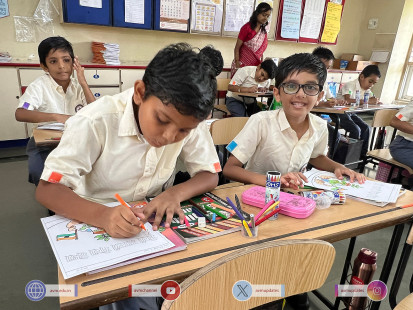 37---Std-1-to-6-Enjoying-Art-Workshop-on-78th-Independence-Day-