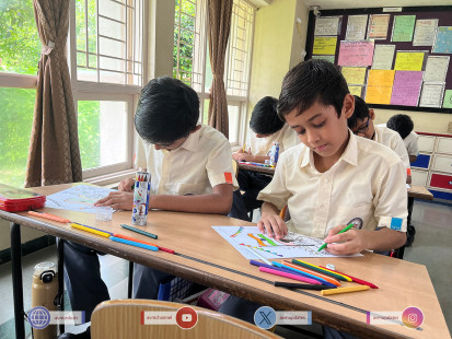 21---Std-1-to-6-Enjoying-Art-Workshop-on-78th-Independence-Day-