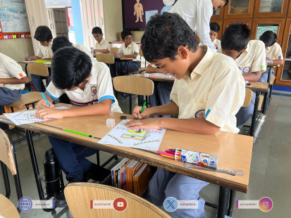 17---Std-1-to-6-Enjoying-Art-Workshop-on-78th-Independence-Day-