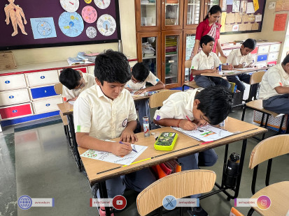 6---Std-1-to-6-Enjoying-Art-Workshop-on-78th-Independence-Day-