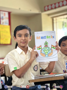 289---Std-1-to-6-Enjoying-Art-Workshop-on-78th-Independence-Day-