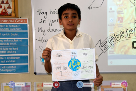 262---Std-1-to-6-Enjoying-Art-Workshop-on-78th-Independence-Day-