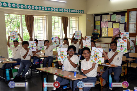 250---Std-1-to-6-Enjoying-Art-Workshop-on-78th-Independence-Day-