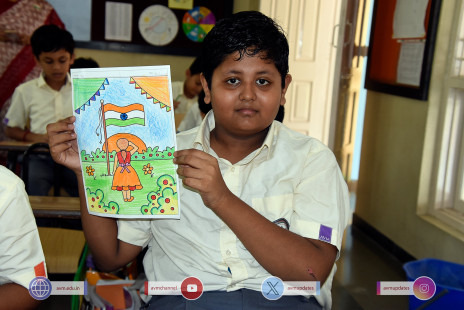 248---Std-1-to-6-Enjoying-Art-Workshop-on-78th-Independence-Day-