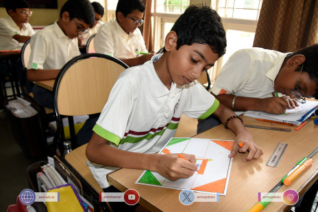 242---Std-1-to-6-Enjoying-Art-Workshop-on-78th-Independence-Day-