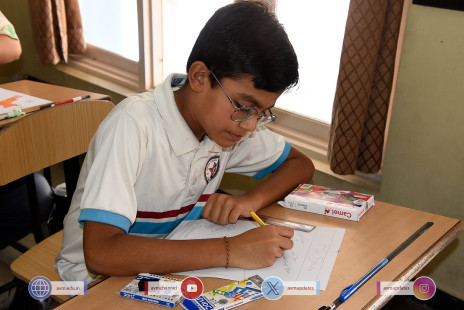 224---Std-1-to-6-Enjoying-Art-Workshop-on-78th-Independence-Day-