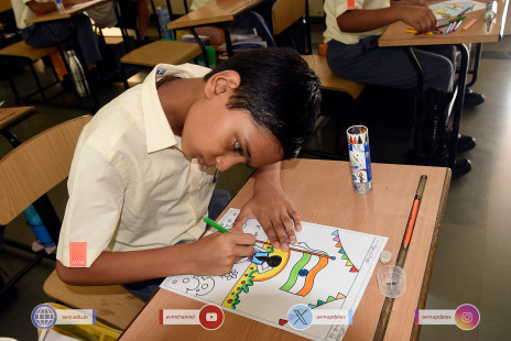 212---Std-1-to-6-Enjoying-Art-Workshop-on-78th-Independence-Day-
