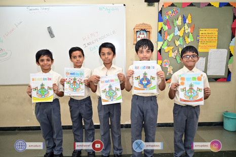 195---Std-1-to-6-Enjoying-Art-Workshop-on-78th-Independence-Day-