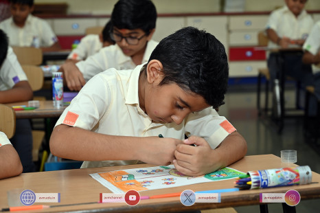 143---Std-1-to-6-Enjoying-Art-Workshop-on-78th-Independence-Day-