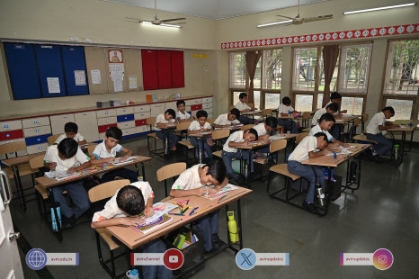 127---Std-1-to-6-Enjoying-Art-Workshop-on-78th-Independence-Day-