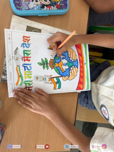 90---Std-1-to-6-Enjoying-Art-Workshop-on-78th-Independence-Day-