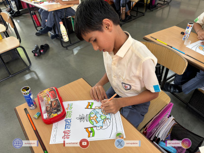 85---Std-1-to-6-Enjoying-Art-Workshop-on-78th-Independence-Day-