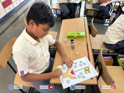 76---Std-1-to-6-Enjoying-Art-Workshop-on-78th-Independence-Day-