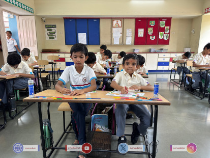 73---Std-1-to-6-Enjoying-Art-Workshop-on-78th-Independence-Day-