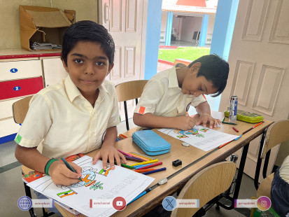 60---Std-1-to-6-Enjoying-Art-Workshop-on-78th-Independence-Day-