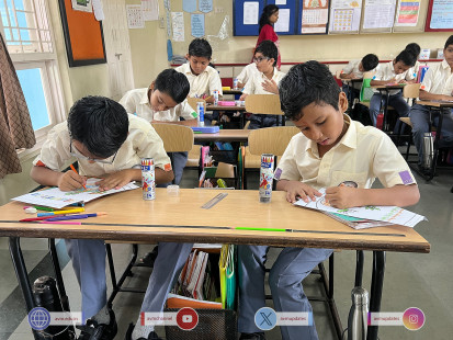 35---Std-1-to-6-Enjoying-Art-Workshop-on-78th-Independence-Day-