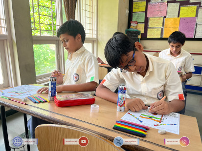 22---Std-1-to-6-Enjoying-Art-Workshop-on-78th-Independence-Day-