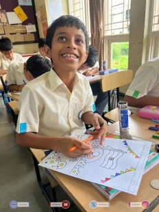 11---Std-1-to-6-Enjoying-Art-Workshop-on-78th-Independence-Day-