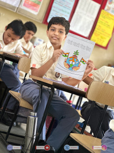 290---Std-1-to-6-Enjoying-Art-Workshop-on-78th-Independence-Day-