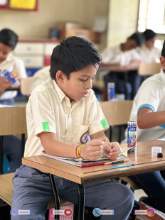 288---Std-1-to-6-Enjoying-Art-Workshop-on-78th-Independence-Day-