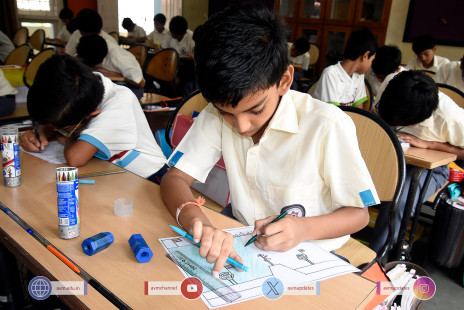 243---Std-1-to-6-Enjoying-Art-Workshop-on-78th-Independence-Day-