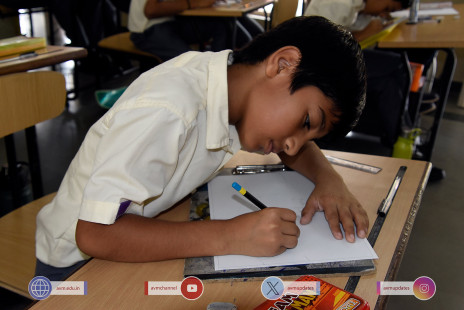 223---Std-1-to-6-Enjoying-Art-Workshop-on-78th-Independence-Day-