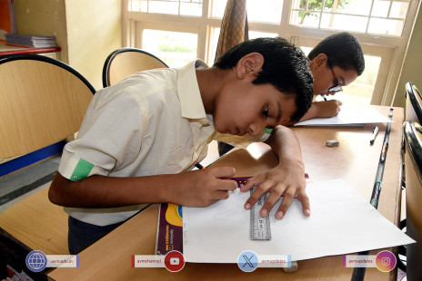 220---Std-1-to-6-Enjoying-Art-Workshop-on-78th-Independence-Day-