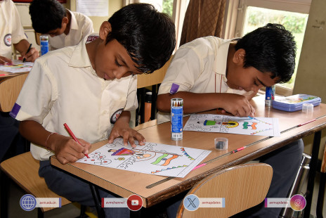 206---Std-1-to-6-Enjoying-Art-Workshop-on-78th-Independence-Day-